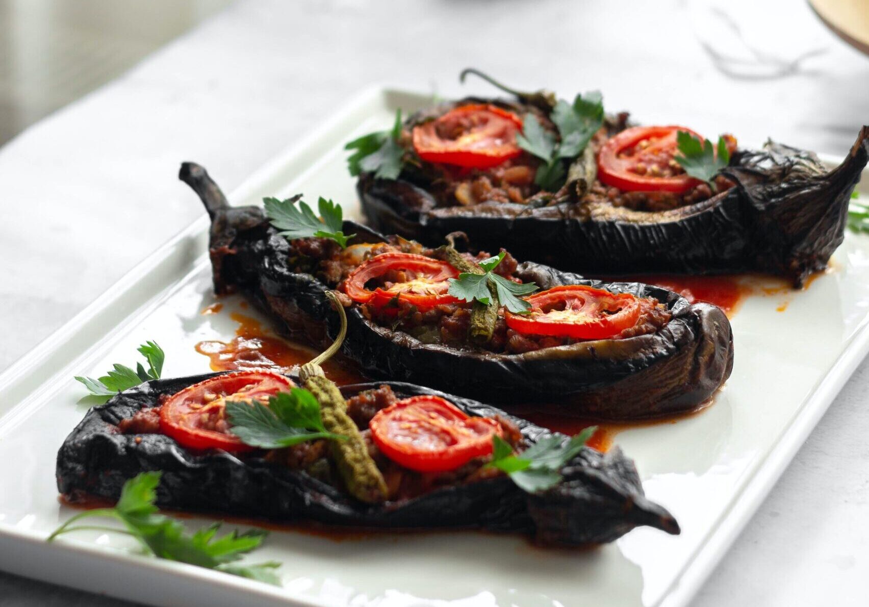 Gegrilde Aubergines met Tomaat en Basilicum